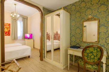 Hotel La Fenice et des Artistes | Venice | Galleria 78