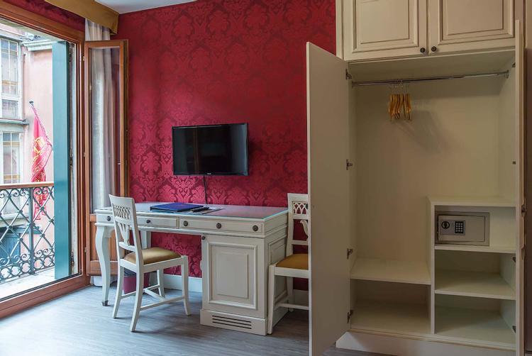 Hotel La Fenice et des Artistes | Venice | 8
