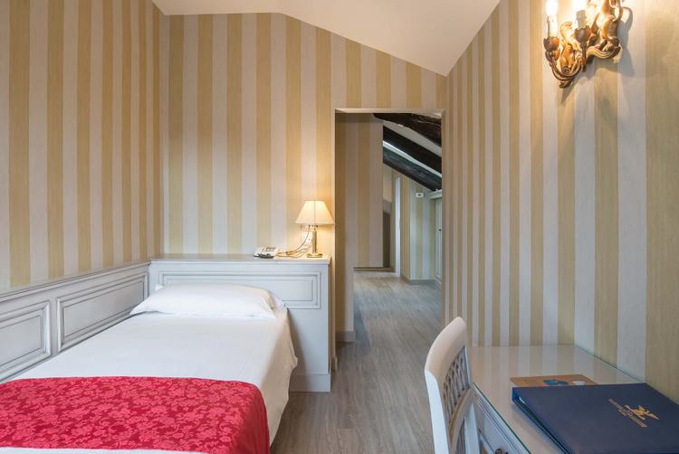 Hotel La Fenice et des Artistes | Venice | 4