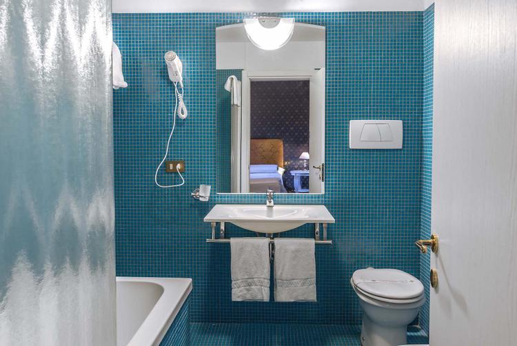 Hotel La Fenice et des Artistes | Venice | 10