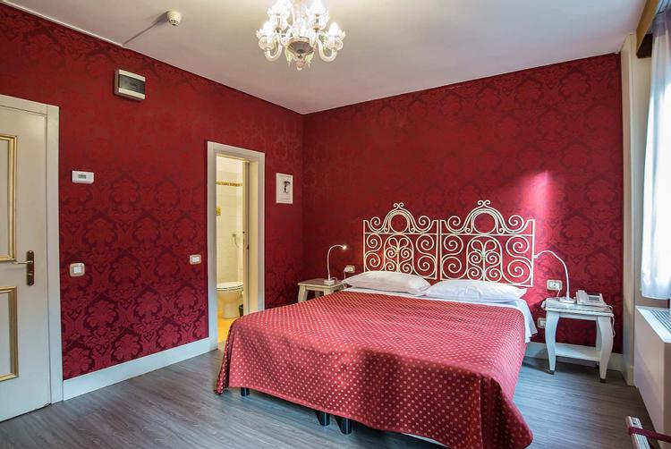 Hotel La Fenice et des Artistes | Venice | 6