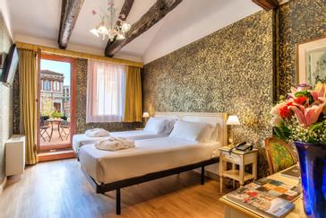 Hotel La Fenice et des Artistes | Venice | Galleria 101