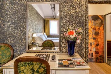 Hotel La Fenice et des Artistes | Venice | Galleria 42