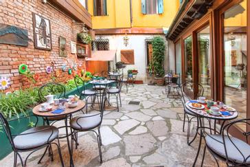 Hotel La Fenice et des Artistes | Venice | Galleria 7