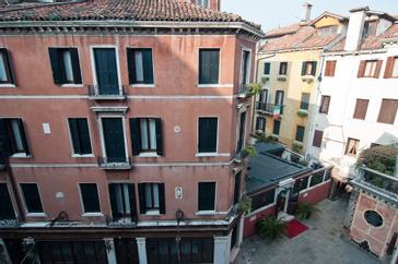 Hotel La Fenice et des Artistes | Venice | Galleria 6