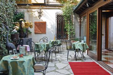 Hotel La Fenice et des Artistes | Venice | Galleria 18