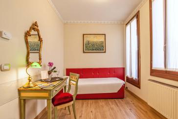 Hotel La Fenice et des Artistes | Venice | Galerie 57