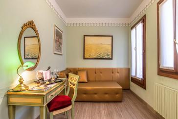 Hotel La Fenice et des Artistes | Venice | Galleria 99